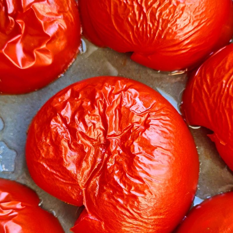 Tomatensauce aus dem Ofen mit kräftigen Röstaromen